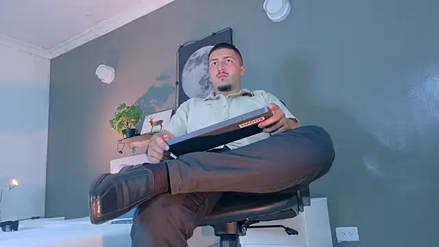 MrFox   online show from 11/21/25, 07:56