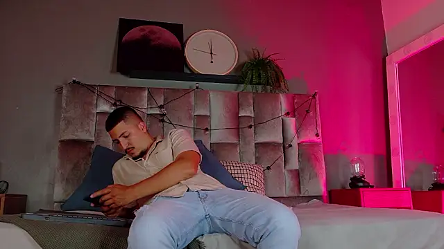 MrFox   online show from 02/26/26, 07:46