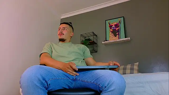 MrFox   online show from 04/11/26, 07:29