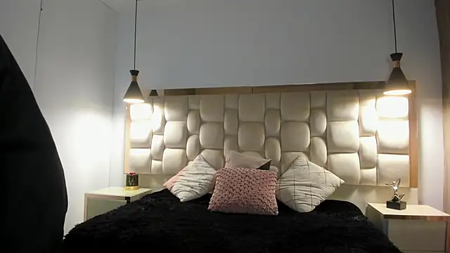 Emilia Bons online show from 09/25/25, 01:15