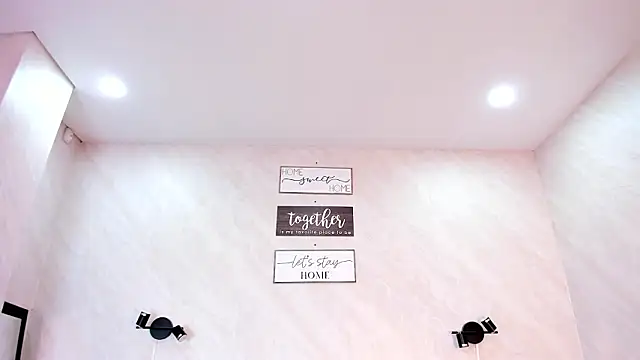 Snapshot of Emilia_Bons chatting on 02/04/26, 01:44 Emilia Bons online show from 02/04/26, 01:44