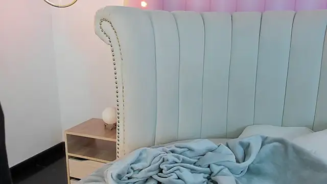 Snapshot of Emilia_Bons chatting on 02/05/26, 01:49 Emilia Bons online show from 02/05/26, 01:49