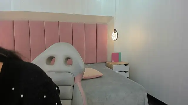 Snapshot of Emilia_Bons chatting on 02/06/26, 01:58 Emilia Bons online show from 02/06/26, 01:58