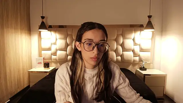 Snapshot of Emilia_Bons chatting on 02/09/26, 02:10 Emilia Bons online show from 02/09/26, 02:10