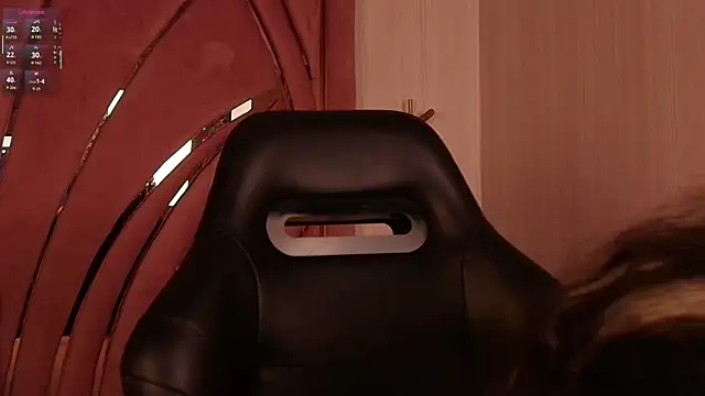 Snapshot of Emilia_Bons chatting on 02/18/26, 02:35 Emilia Bons online show from 02/18/26, 02:35