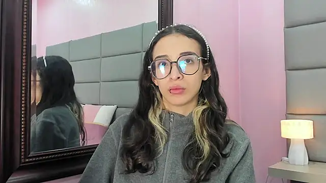 Snapshot of Emilia_Bons chatting on 02/19/26, 01:29 Emilia Bons online show from 02/19/26, 01:29