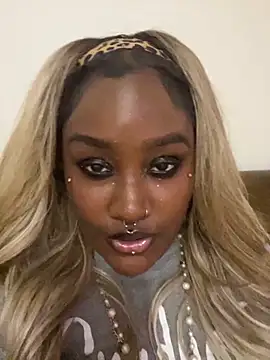 Cocomamii1 online show from 11/03/25, 03:52