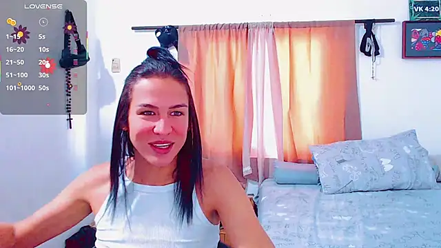 Snapshot of Azley_sweet chatting on 02/07/25, 01:43 Azley sweet online show from 02/07/25, 01:43