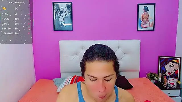Snapshot of Azley_sweet chatting on 09/16/25, 01:56 Azley sweet online show from 09/16/25, 01:56