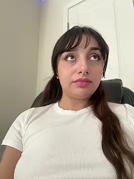 CharmingMaddie online show from 11/11/25, 04:29