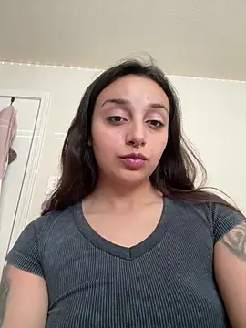CharmingMaddie online show from 05/17/26, 03:52