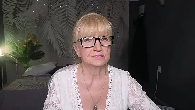 Sabina Ros online show from 04/17/26, 07:22