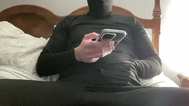 Snapshot of UncutMagic chatting on 01/13/26, 02:50 UncutMagic online show from 01/13/26, 02:50