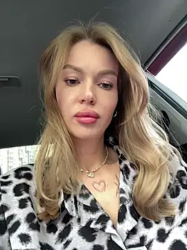 Snapshot of miss_veroNika chatting on 06/21/26, 04:15 miss veroNika online show from 06/21/26, 04:15