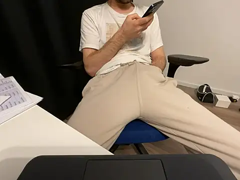 Frankieyyy1 online show from 04/10/26, 10:03