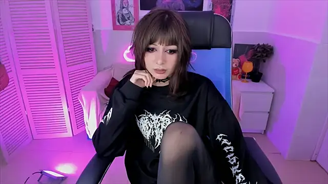 CrystallBloom online show from 11/05/25, 04:07