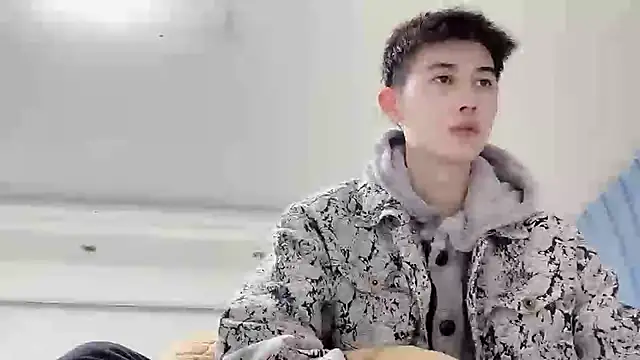 xiaojie2563 online show from 12/04/25, 10:46