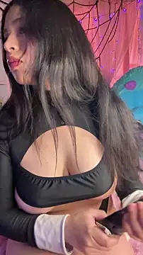 Snapshot of emma_fiore4_ chatting on 10/21/25, 02:18 emma fiore4  online show from 10/21/25, 02:18