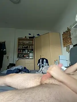 Snapshot of xmilolivex chatting on 12/20/25, 08:21 xmilolivex online show from 12/20/25, 08:21