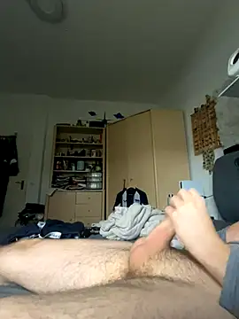 Snapshot of xmilolivex chatting on 12/21/25, 01:18 xmilolivex online show from 12/21/25, 01:18