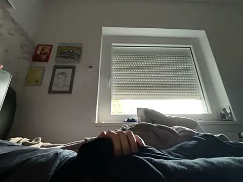 Snapshot of xmilolivex chatting on 02/15/26, 08:35 xmilolivex online show from 02/15/26, 08:35