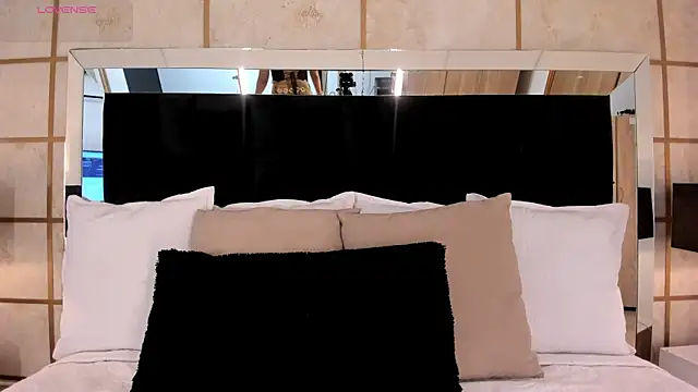 GretaVelvet online show from 11/30/25, 06:56