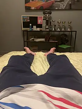 Snapshot of Zizibeaugoss chatting on 12/21/25, 09:00 Zizibeaugoss online show from 12/21/25, 09:00