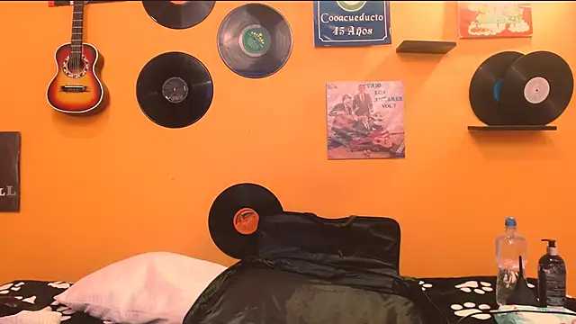 meisevil77 online show from 12/21/25, 03:02