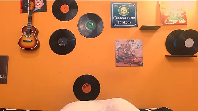 meisevil77 online show from 12/23/25, 02:42