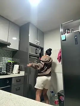 lynn9000 online show from 09/29/25, 04:39