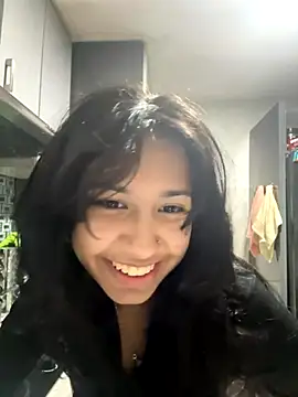 lynn9000 online show from 10/25/25, 05:04