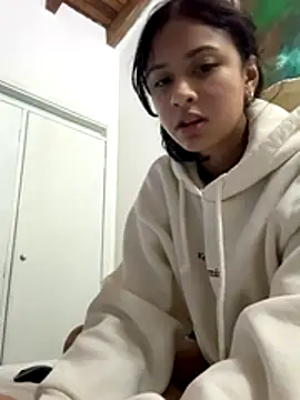 lynn9000 online show from 11/27/25, 04:03