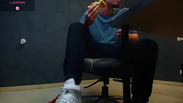 EnzoRace online show from 10/10/25, 05:28