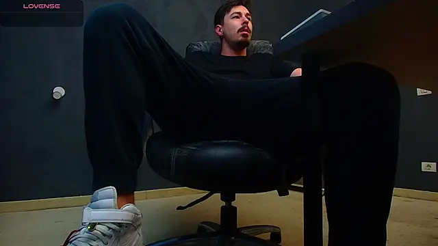 EnzoRace online show from 11/05/25, 06:02