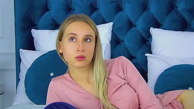 Snapshot of VictoriaHopsons chatting on 09/20/25, 06:36 VictoriaHopsons online show from 09/20/25, 06:36