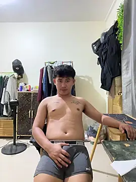Snapshot of Adim-pinoy146 chatting on 06/18/26, 10:36 Adim-pinoy146 online show from 06/18/26, 10:36