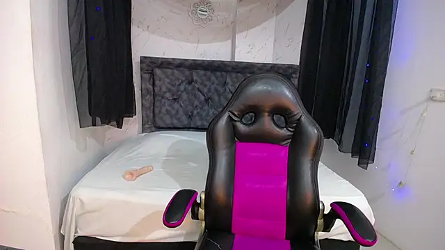 mia  thomson  online show from 10/24/25, 12:34