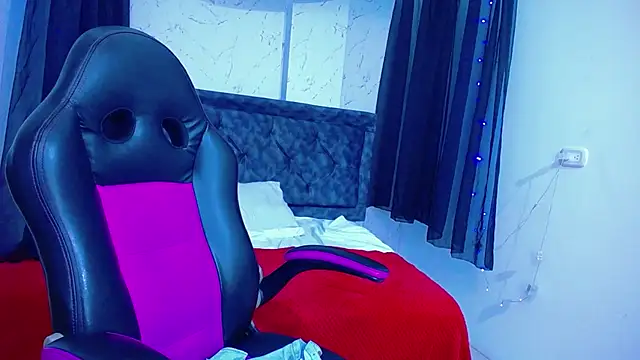 mia  thomson  online show from 11/15/25, 12:02