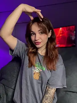 SaraLow online show from 12/02/25, 01:33