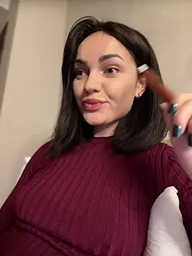 SaraLow online show from 04/17/26, 09:45