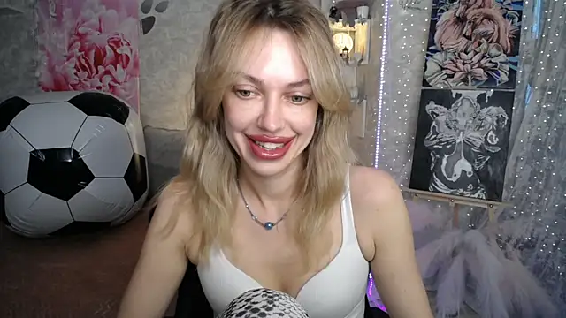 Snapshot of NickyAdamidi chatting on 06/27/26, 04:23 NickyAdamidi online show from 06/27/26, 04:23