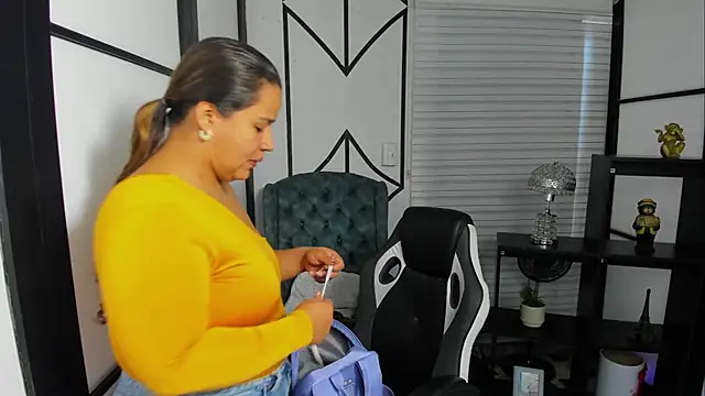 ElaBourn  online show from 09/29/25, 12:54