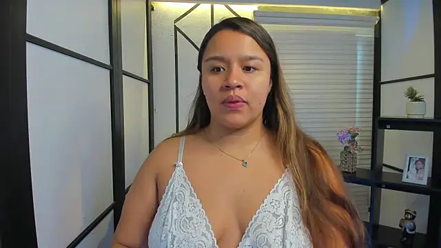 ElaBourn  online show from 12/05/25, 02:58