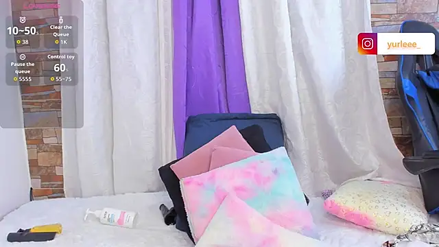 Brandy brown  online show from 04/20/26, 11:06