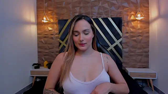 Emmaa white  online show from 11/11/25, 05:13