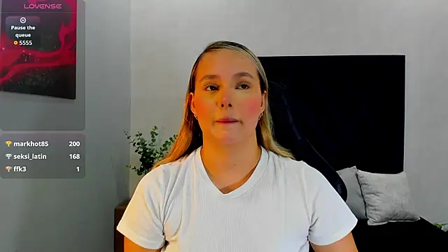 Snapshot of Emmaa_white_ chatting on 07/18/26, 05:28 Emmaa white online show from 07/18/26, 05:28