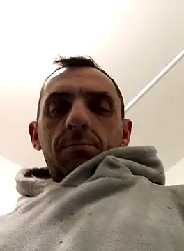 hotmen83 online show from 04/13/26, 10:04