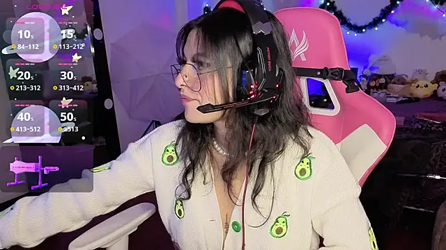 larah uwu online show from 12/15/25, 07:29