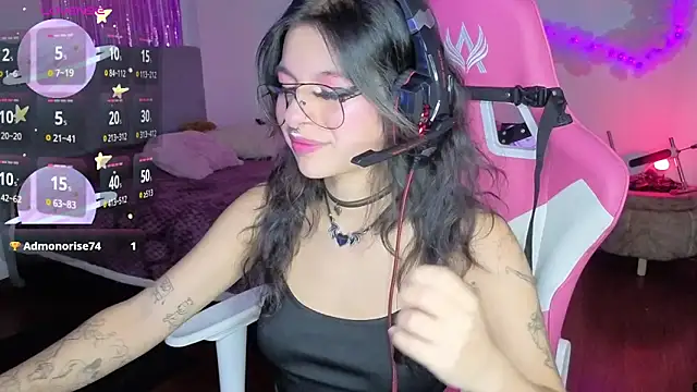 larah uwu online show from 01/15/26, 07:17