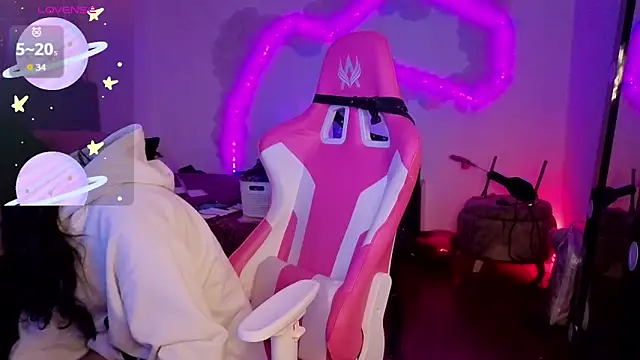 larah uwu online show from 02/19/26, 07:54